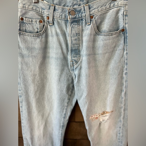 Levi’s 501® 150th Anniversary Light Wash Jeans – Floral Patched Knee – W28 L30 - Picture 4 of 15